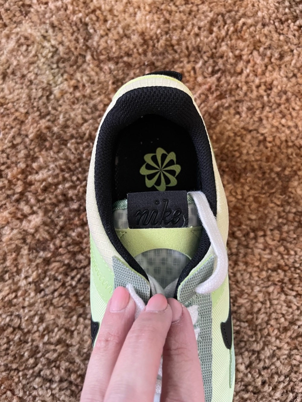 Nike Air Max Pre-Day sneakers in light liquid lime color. Women’s size 9.5 - Picture 6 of 7
